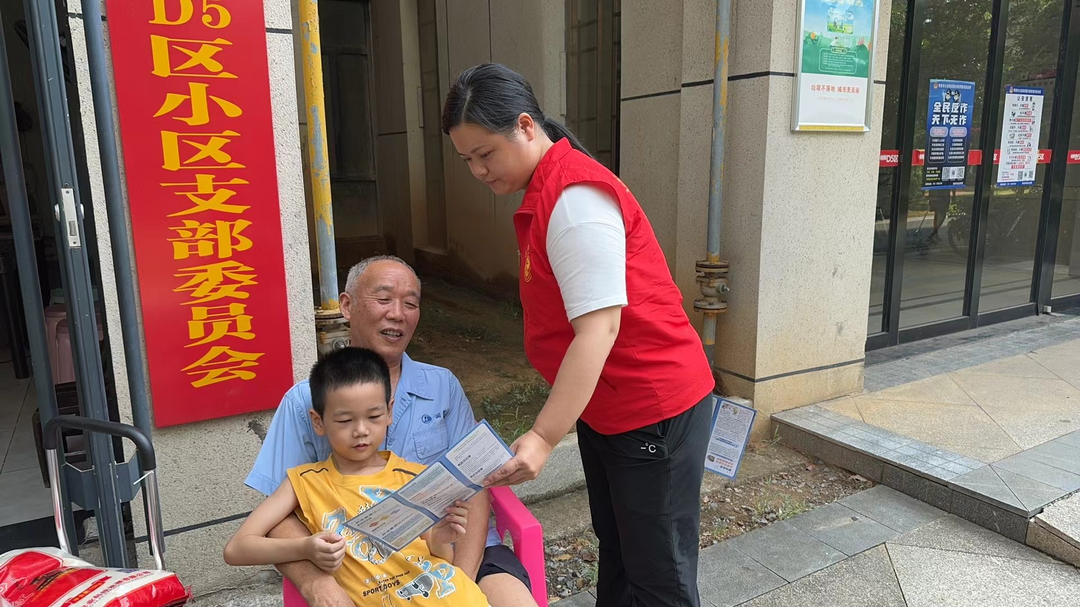 穿紫河街道新光社区开展防范非法集资系列宣传活动