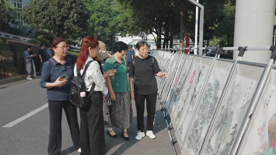 武陵区举行庆祝中华人民共和国成立75周年诗书画影展