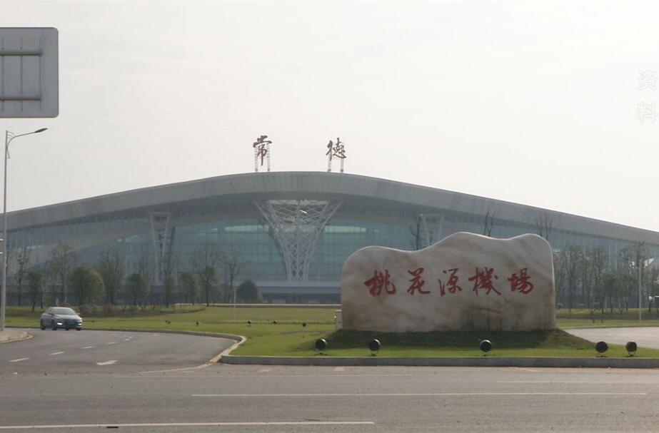 机票价格“大跳水” 错峰出游受青睐