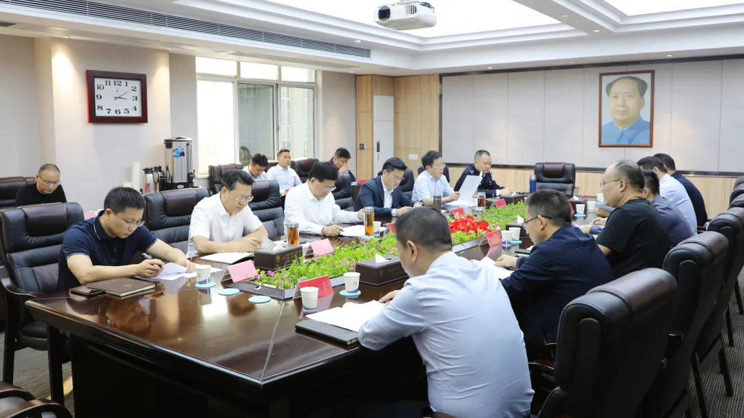 康少中主持召开区委书记专题会议