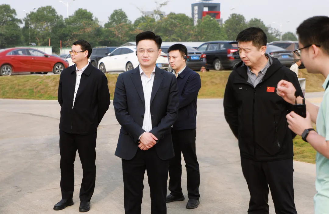 寻健调研企业发展和项目建设工作