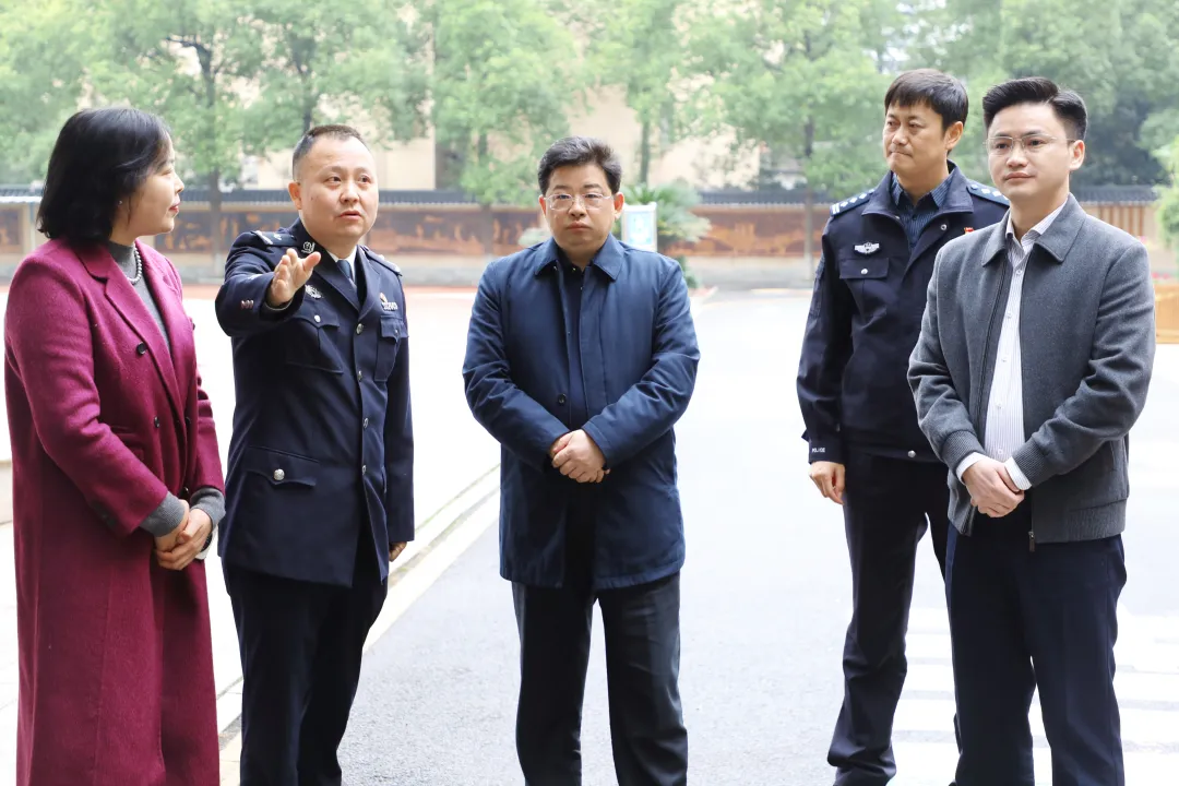 康少中、寻健督导武陵区中小学校、幼儿园校园安全工作