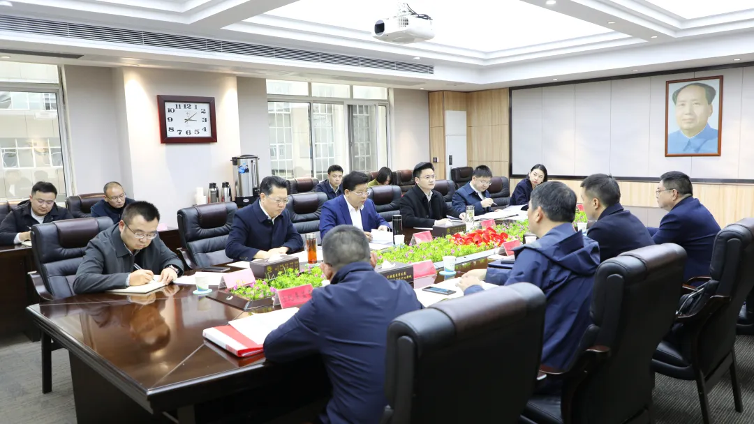 康少中主持召开区委书记专题会议