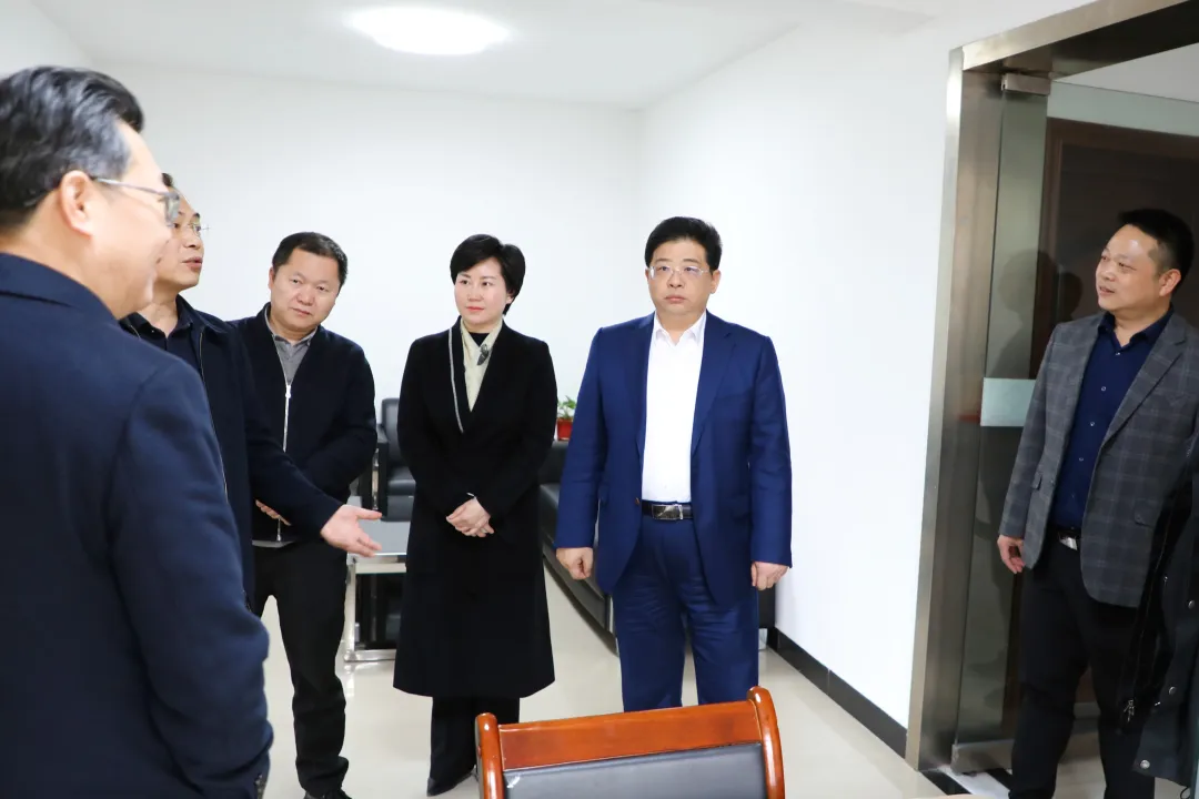康少中调研社区小区建设工作