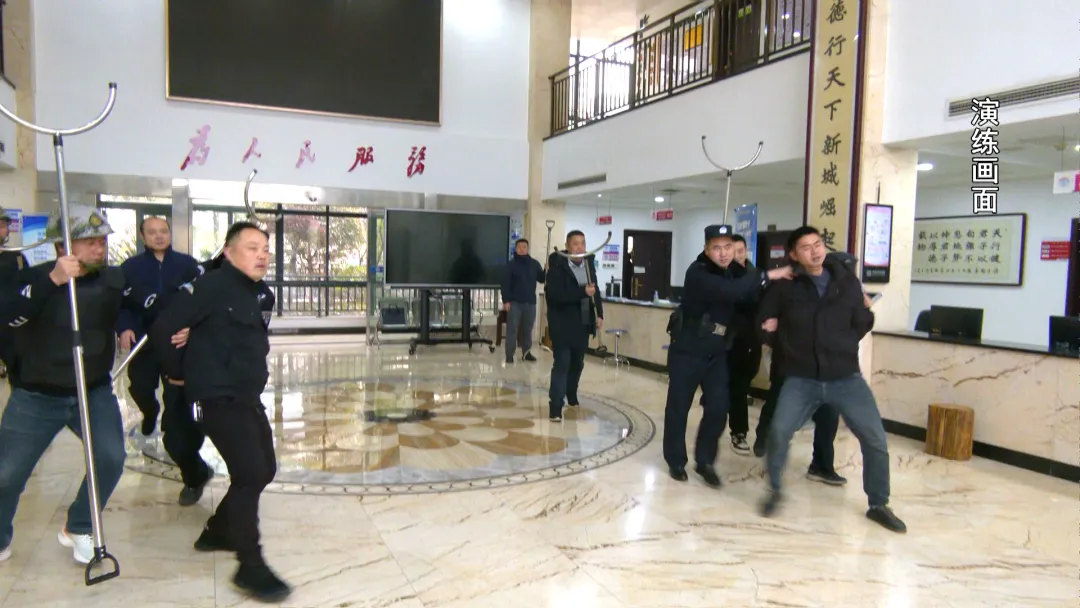 芷兰街道开展反恐防暴应急演练