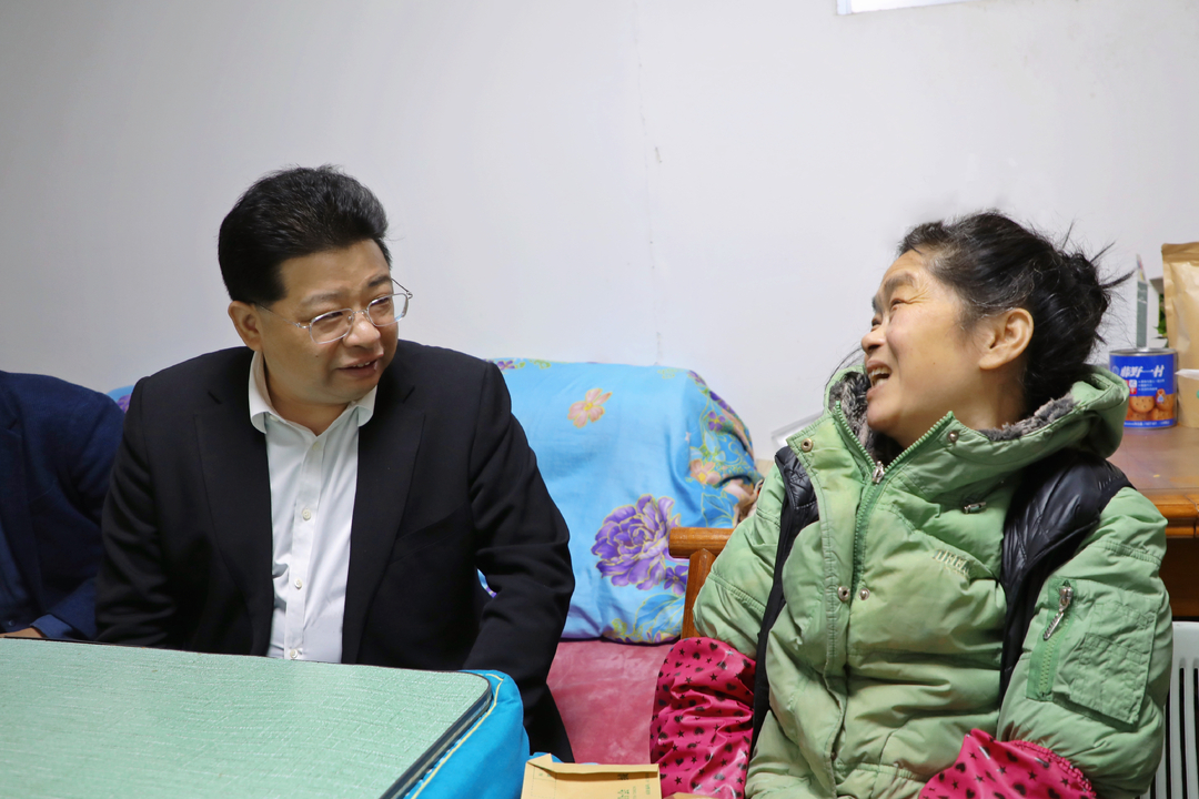 康少中走访慰问困难残疾群众