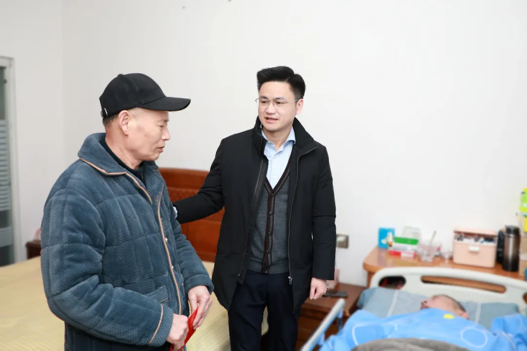 寻健开展春节前走访慰问活动