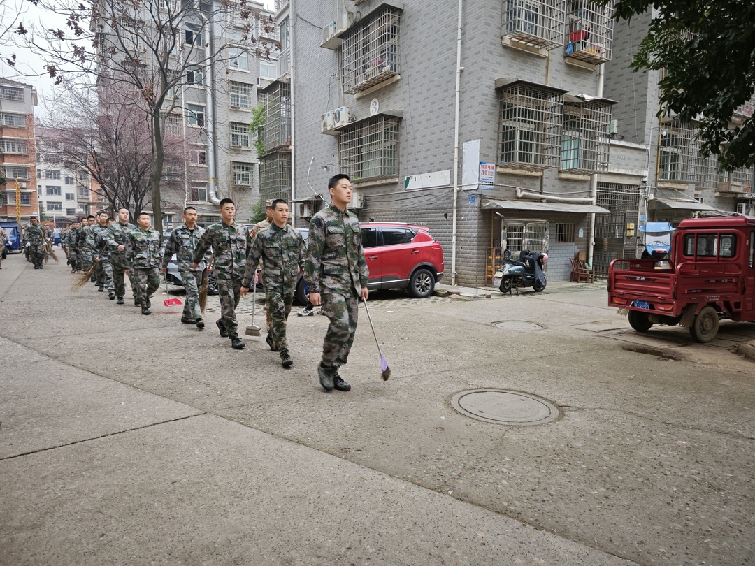 南坪街道联合区武装部开展预定新兵学雷锋志愿服务活动