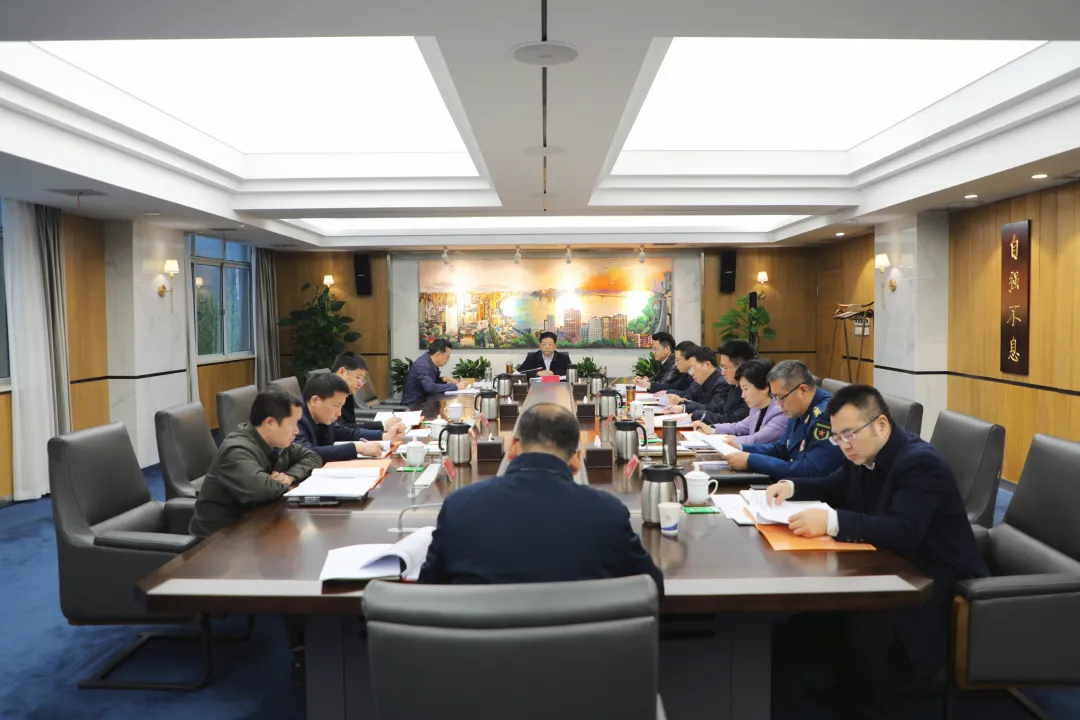康少中主持召开区委常委会会议 传达学习全国两会及相关重要精神