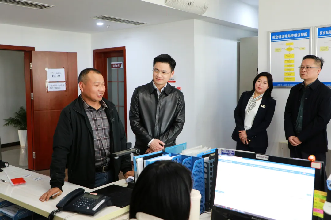 寻健调研民生实事办理及群众身边风腐问题整治工作