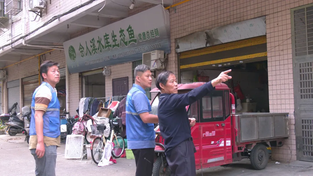 常德供水部门为居民解决多分摊水费问题