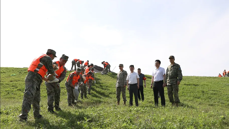 武陵区开展军地联合抗洪抢险综合性演练