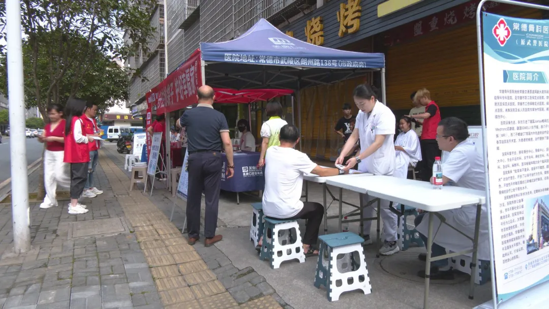 武陵区南坪街道开展“五社联动 惠民零距离”便民公益活动