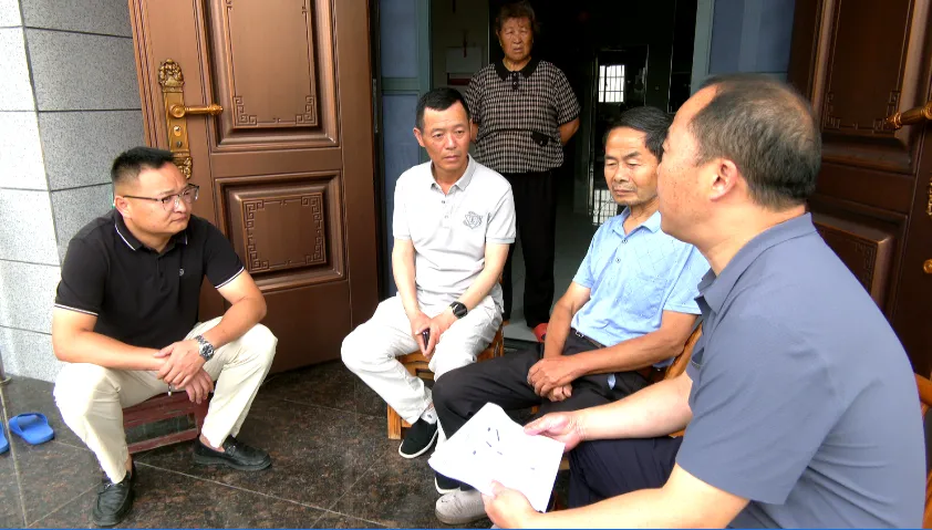 武陵区首次颁发“竣工验收即交证”不动产权证