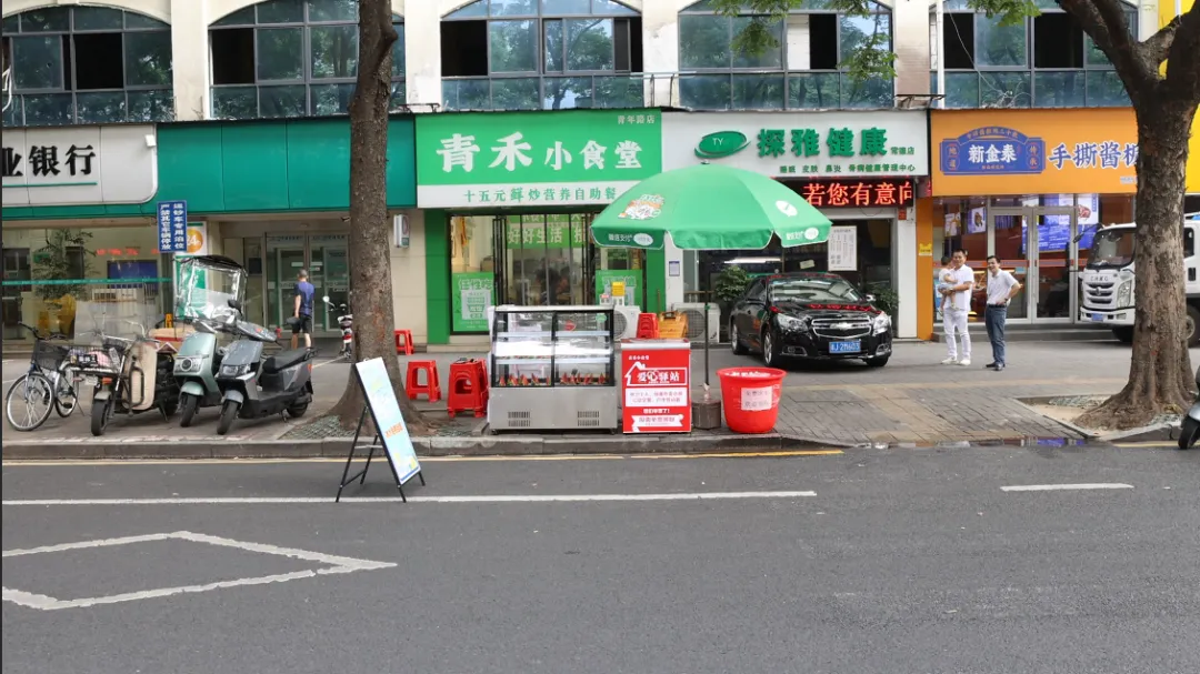 武陵区：市民自发建“爱心驿站”  为户外工作者送清凉