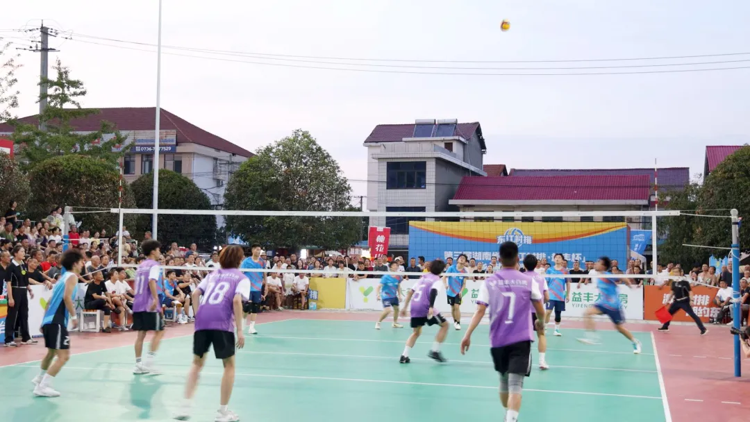村排新势力：准大学生用排球点燃青春梦