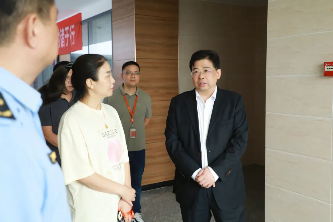 康少中节前督导安全生产、食品安全、森林防灭火工作