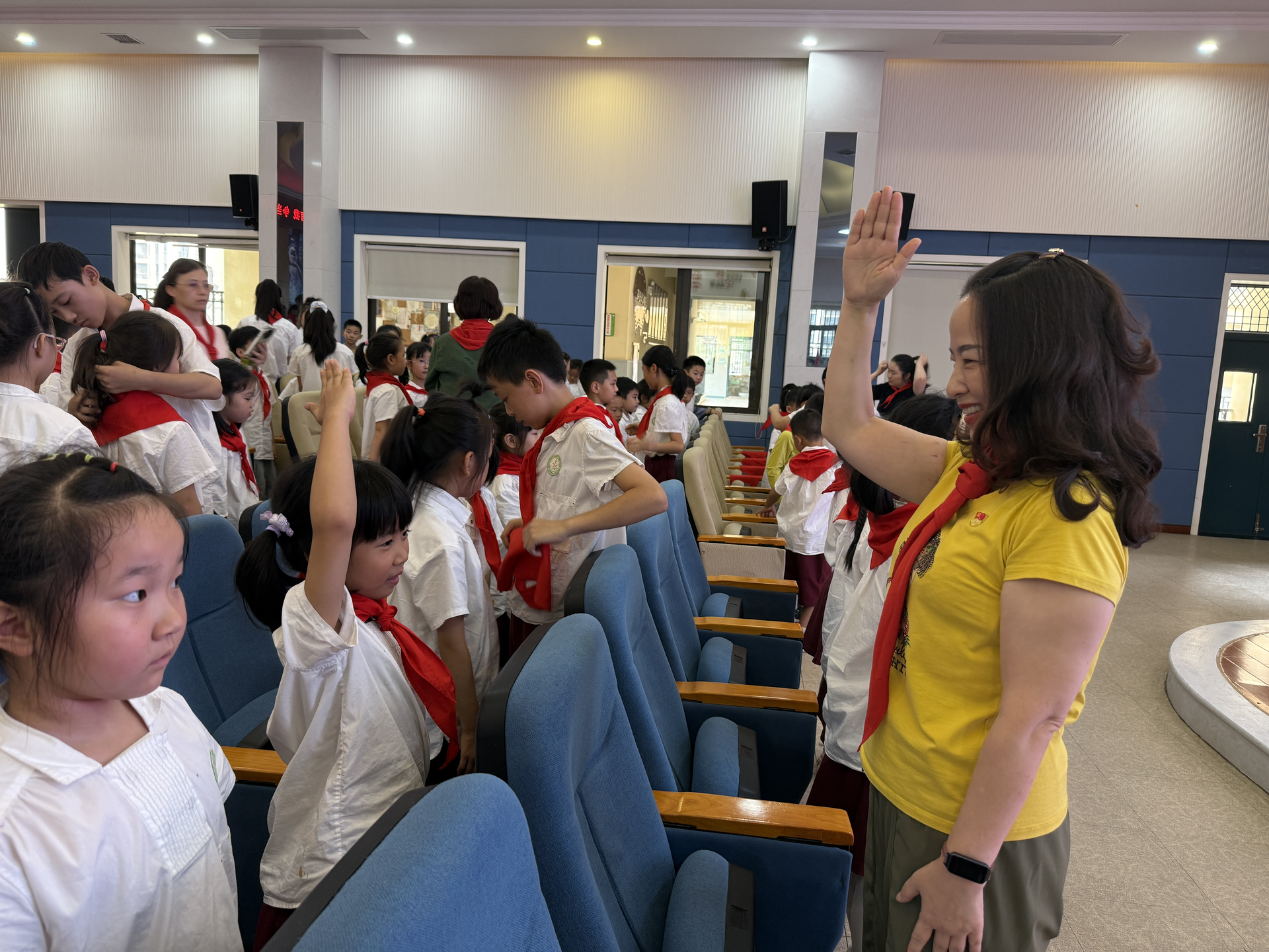 北正街恒大华府小学举行2025年 少先队新队员入队仪式