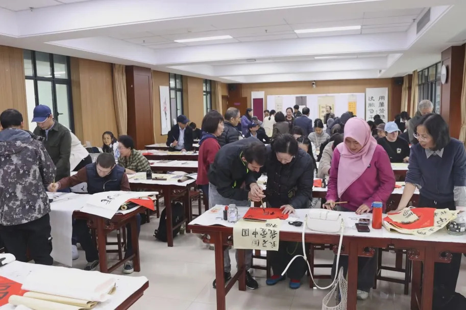 武陵区开展重阳节敬老活动