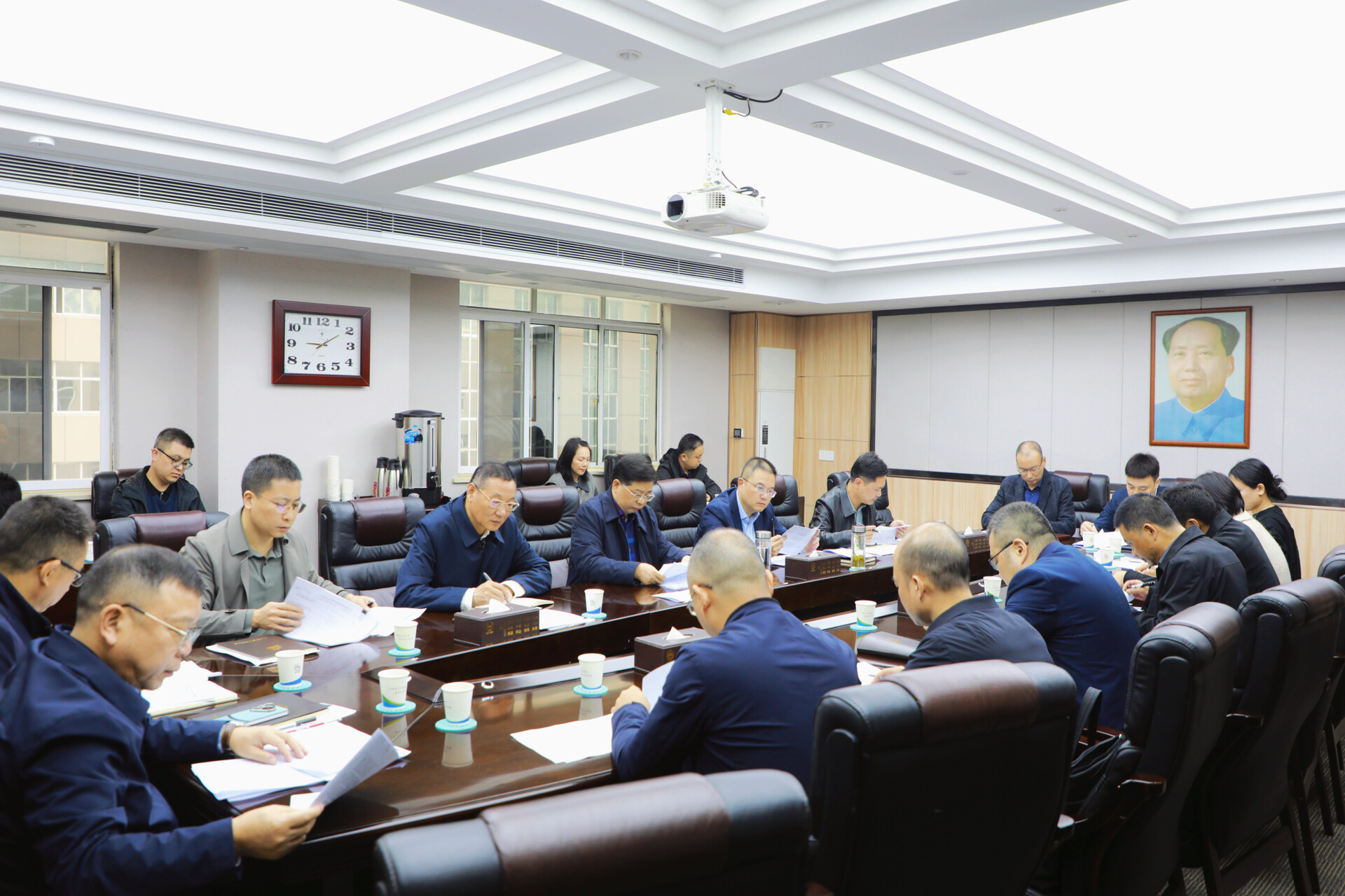 康少中主持召开区委书记专题会议 听取省委巡视反馈问题整改及区委常委班子学习教育经常性整改整治工作汇报