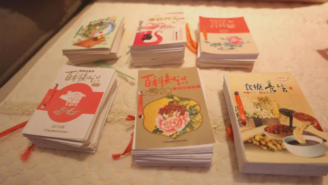 十年“台历日记”写满小巷大爱