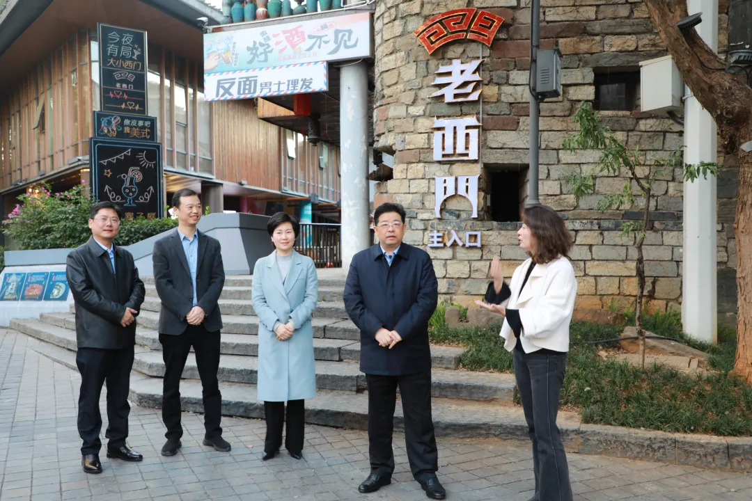 市区企联动 共筑消费新场景 康少中调研促消费及城市消费新场景建设工作