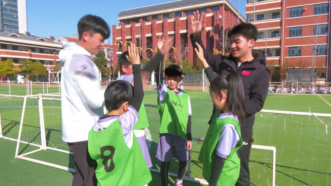 武陵区第一小学：操场变赛场 趣味融运动