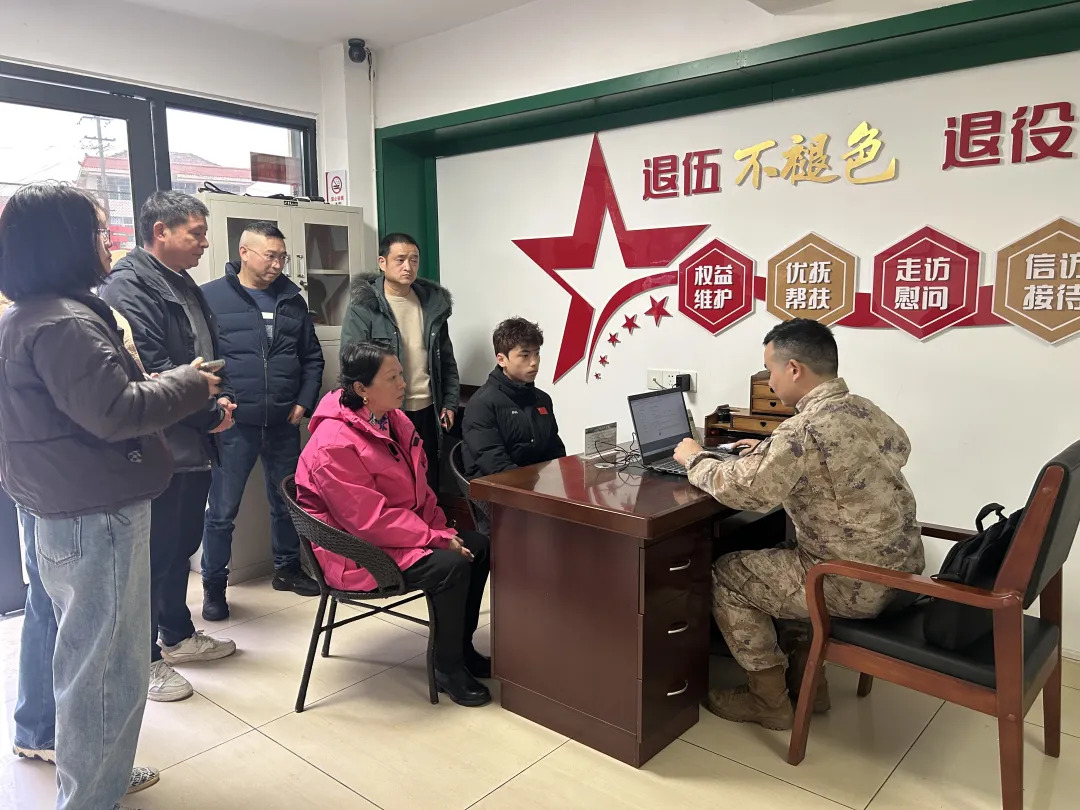 武陵区：足球小将履行兵役登记义务 彰显青年责任担当