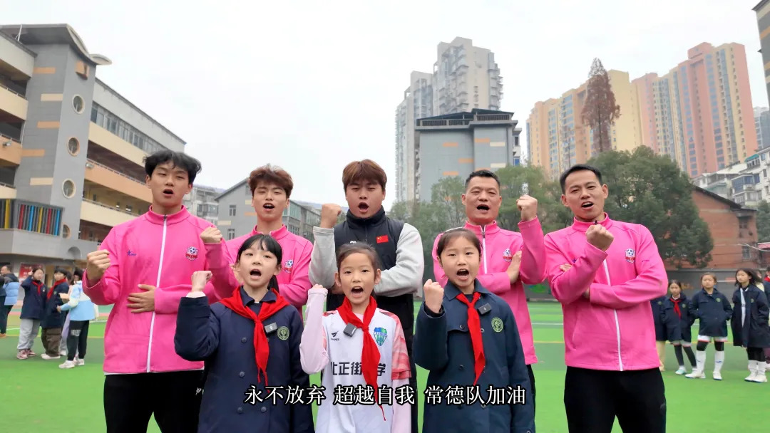武陵区：湘超队员进校园 点燃少年足球梦