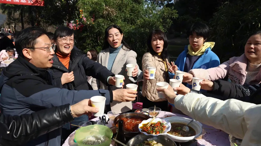 武陵区：邻里“百桌宴 ” 欢乐赴新春