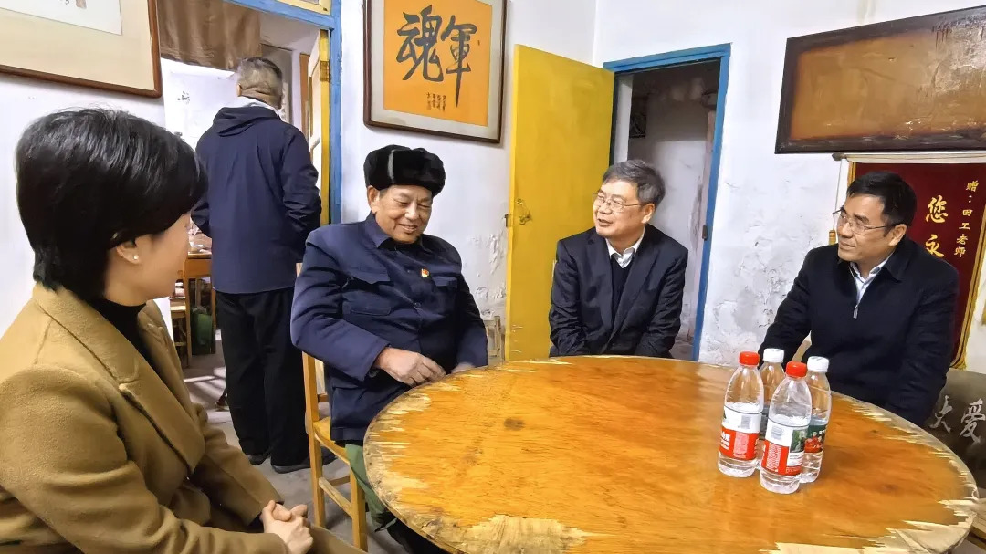 省委宣传部慰问组来武陵区走访慰问道德模范