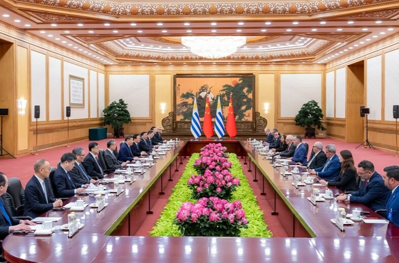 习近平同乌拉圭总统奥尔西举行会谈