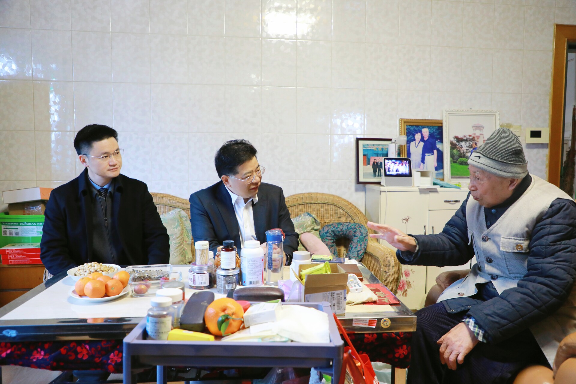 康少中、寻健春节前走访慰问老干部
