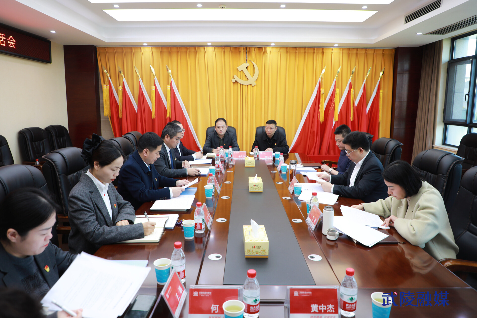 康少中年前走访慰问基层党员群众、指导联点街道民主生活会