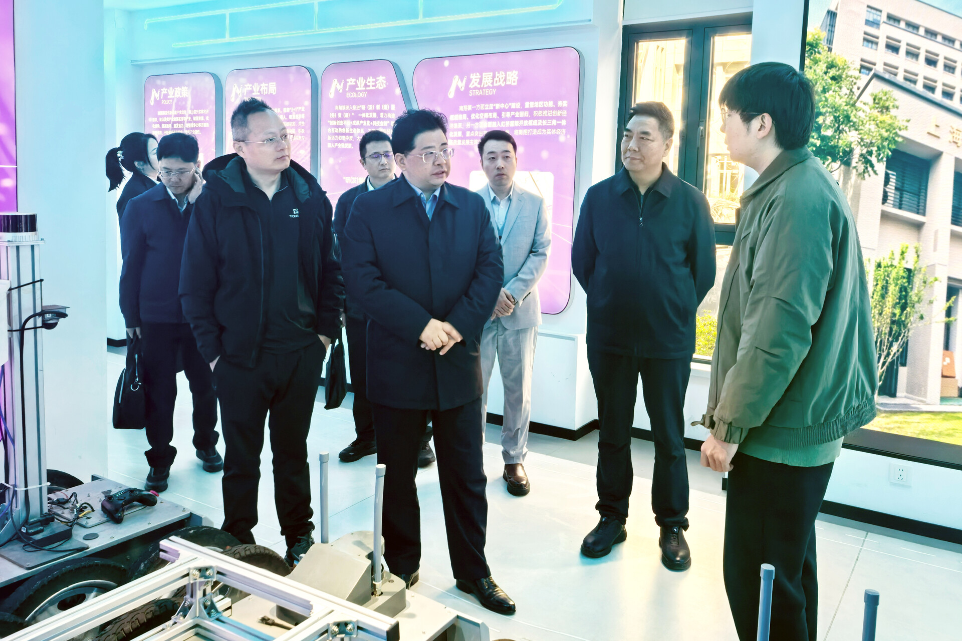 聚焦数据产业 共谋发展新篇 康少中率团在上海招商考察