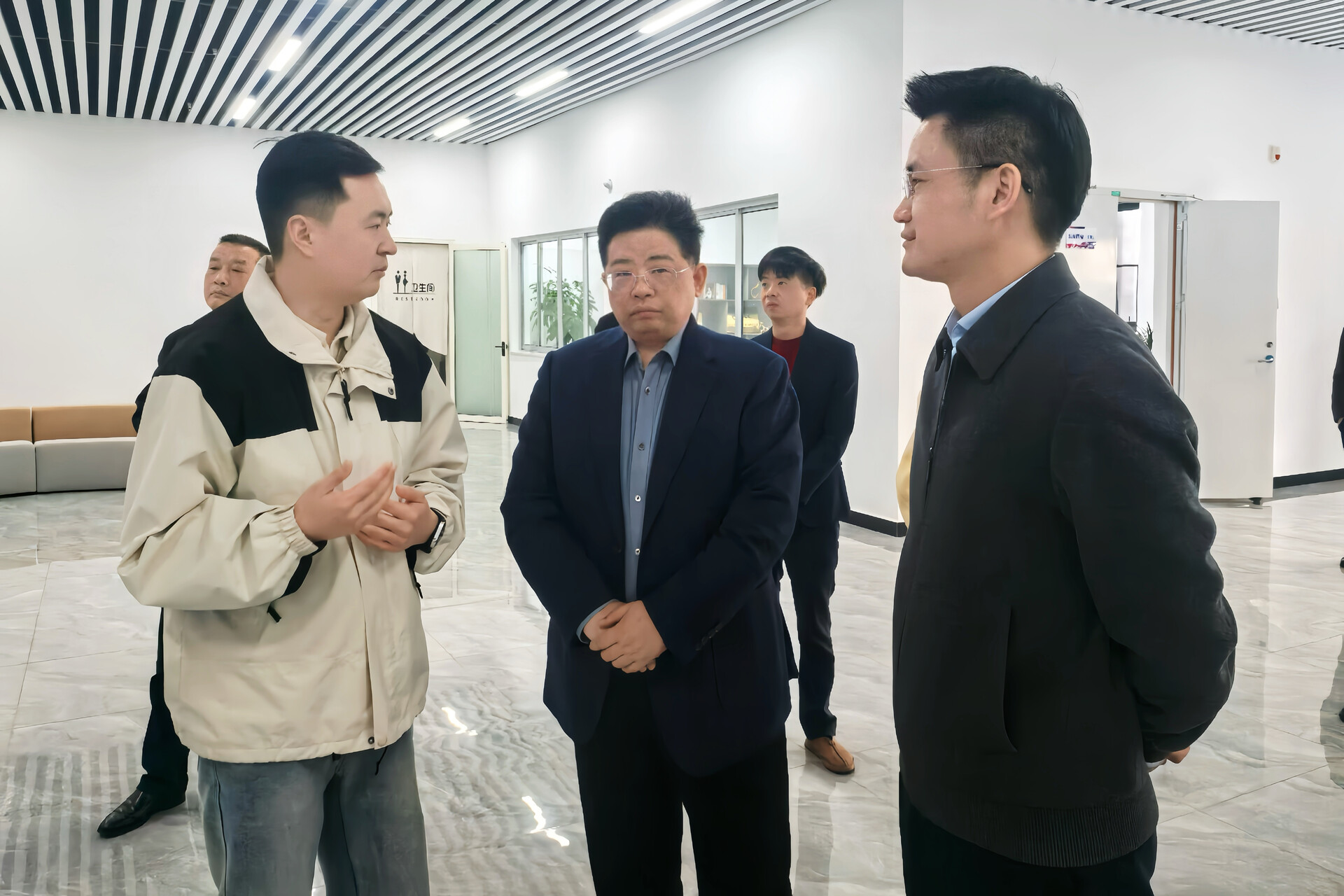 康少中、寻健调研数据产业链工作