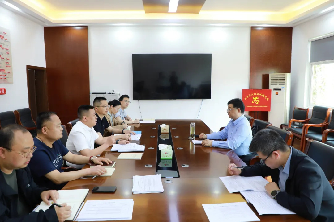 （树立和践行正确政绩观）康少中调研指导学习教育工作