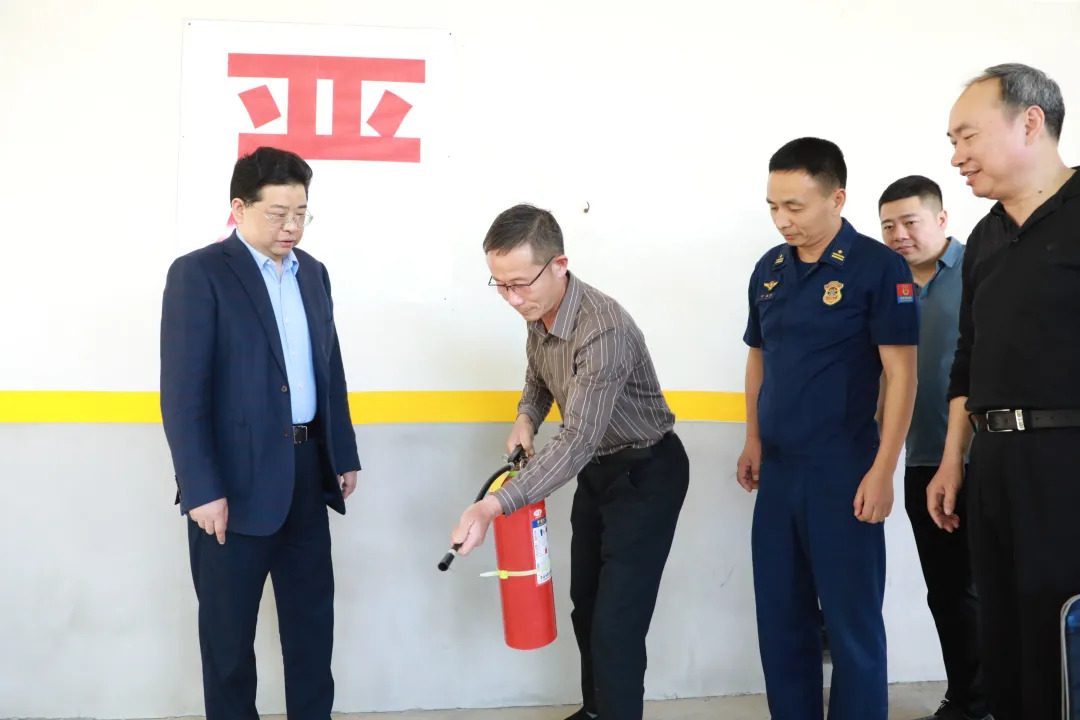 康少中督导检查烟花爆竹领域安全工作