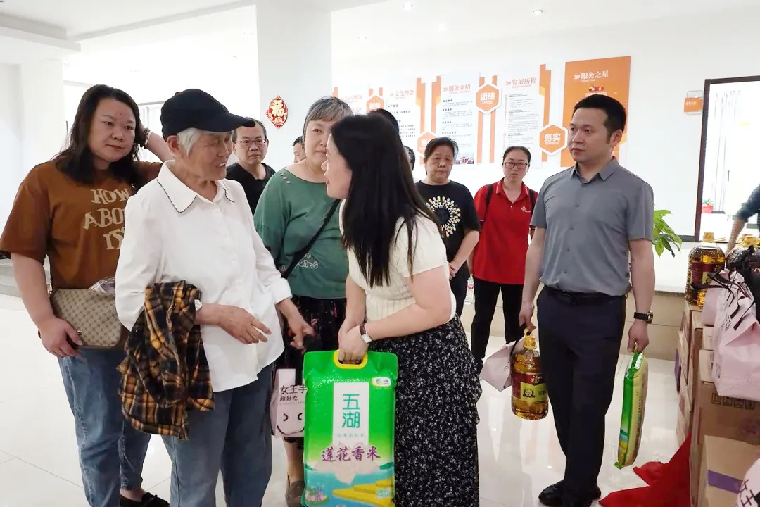 白马湖街道三角场社区开展全国助残日慰问活动