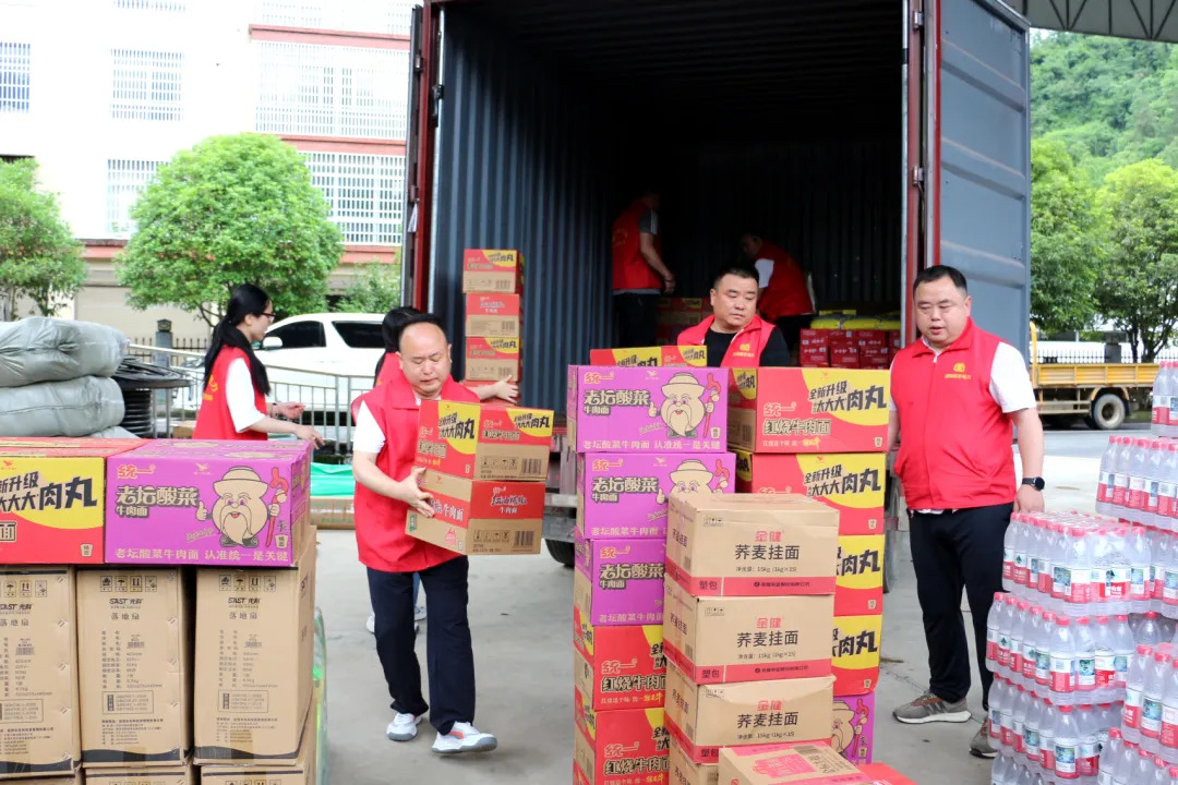 湖南国丰电力设备有限公司为石门灾区捐赠物资