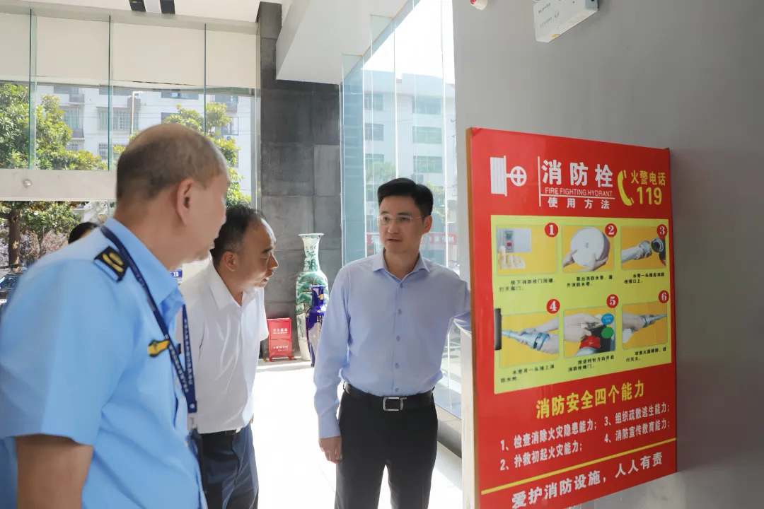 寻健开展“企业服务年”走访、“四不两直”督导安全生产、学习教育工作