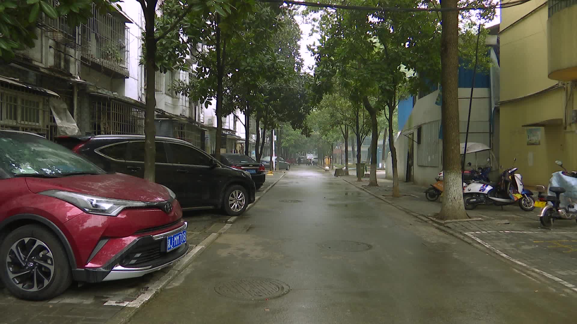 丹阳街道紫桥社区开展“敲门行动”