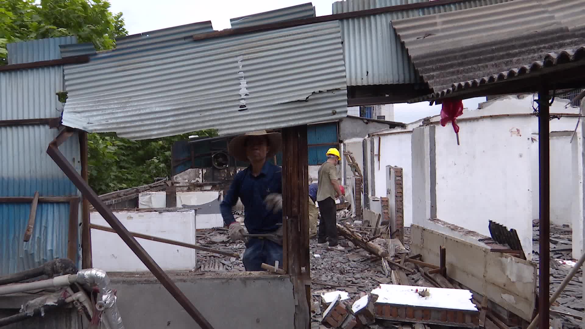 文明常德 爱在武陵 府坪街道依法拆除违章建筑