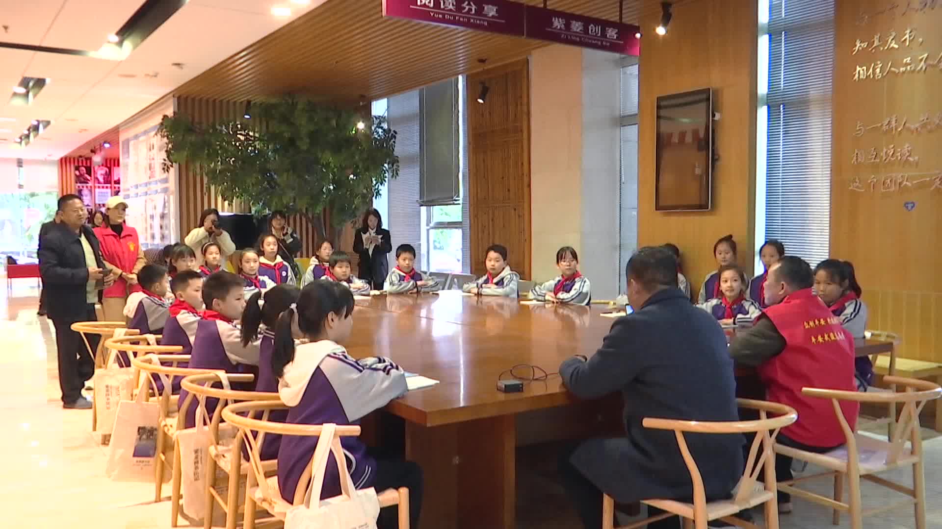 世界读书日：芷兰街道开展禁毒图书分享沙龙活动
