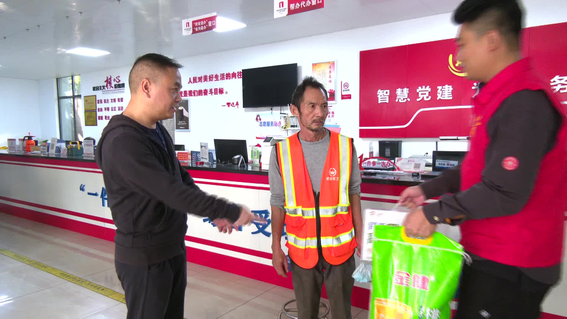 竹园社区：情系困难户 慰问暖人心