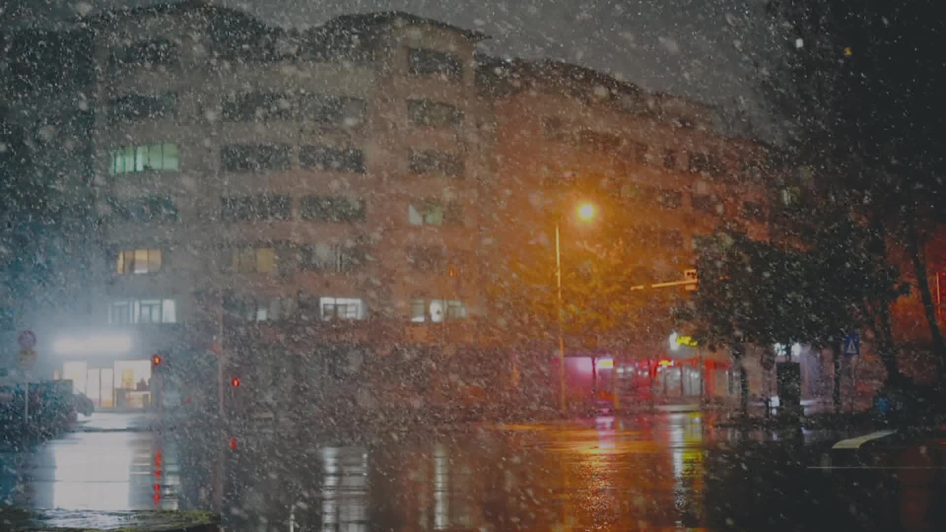 常德市民热情迎接首场降雪 太阳山雪景成热门打卡点