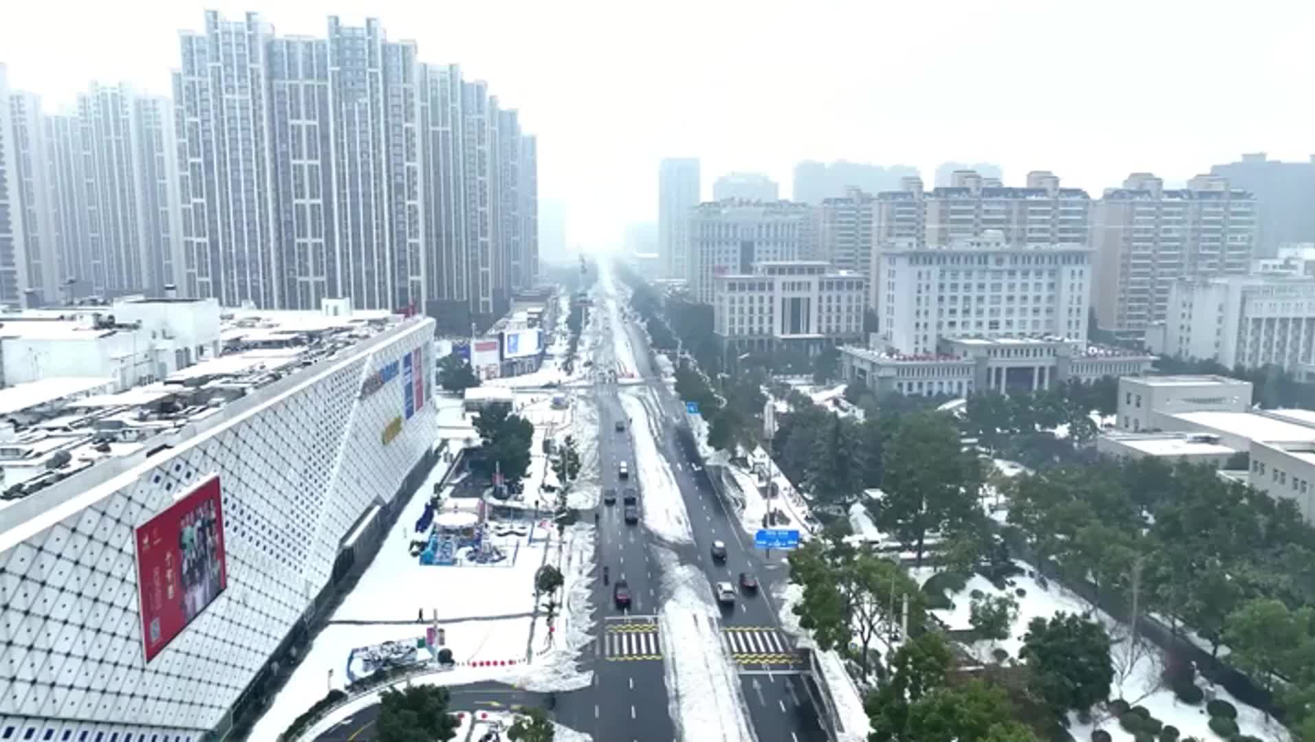 武陵区：热心车主免费接送乡亲回家团圆