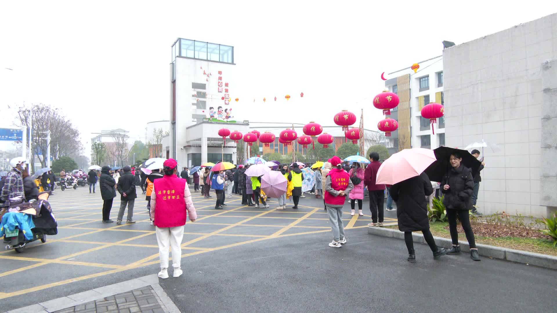 芷兰街道开展学雷锋志愿服务活动