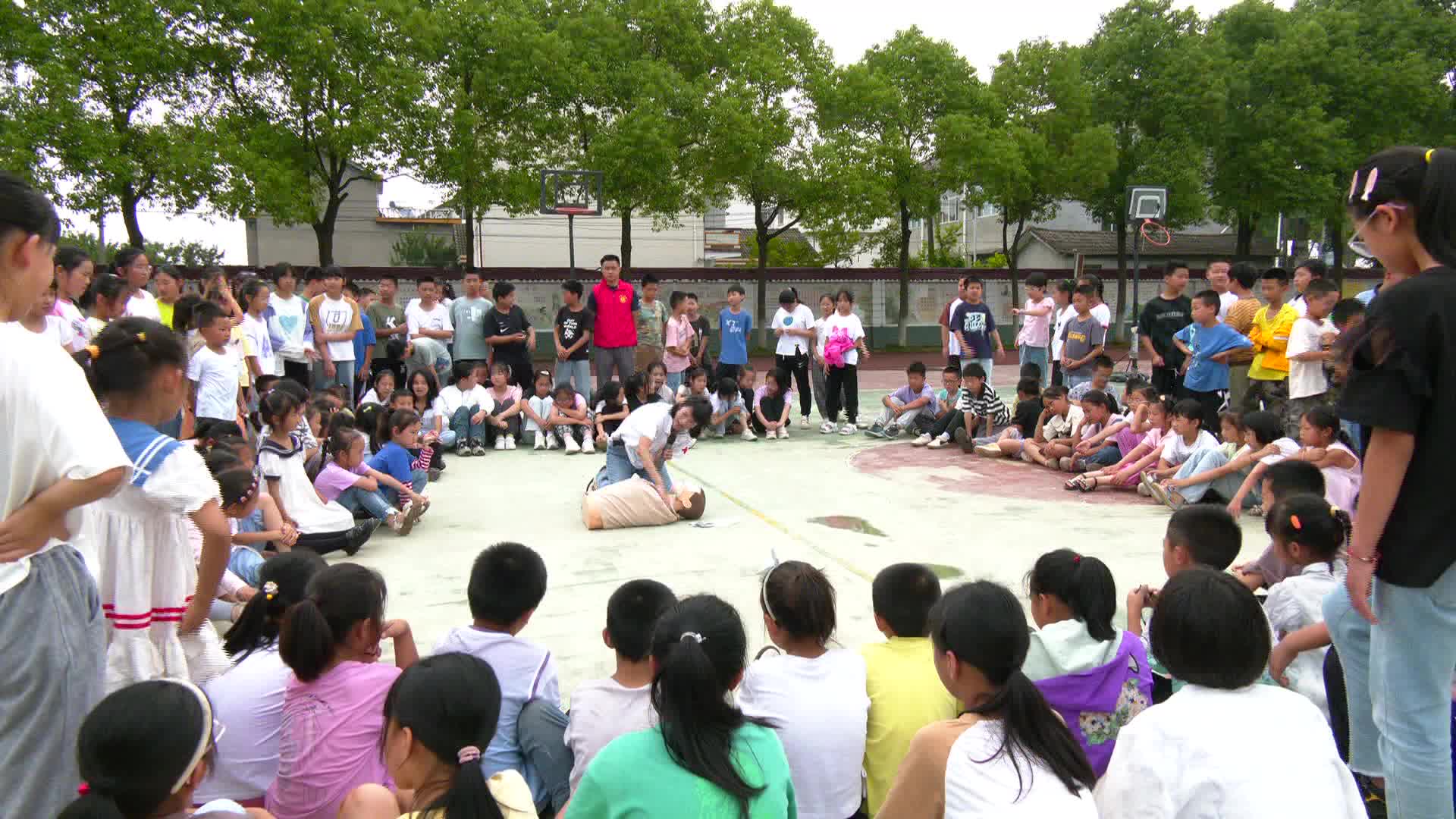 李白溪小学开展暑期防溺水安全应急演练