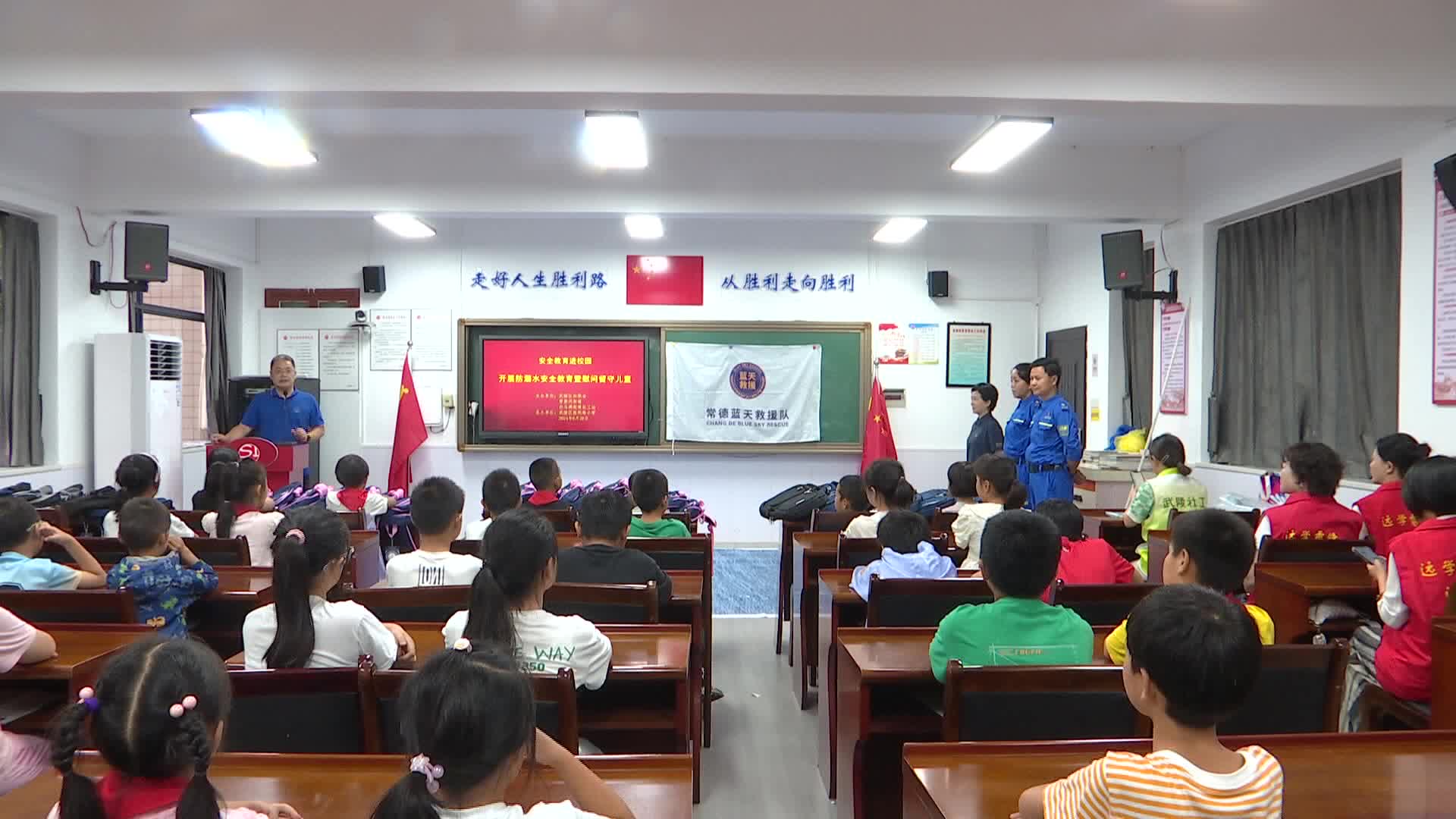 武陵区知联会开展公益助学活动